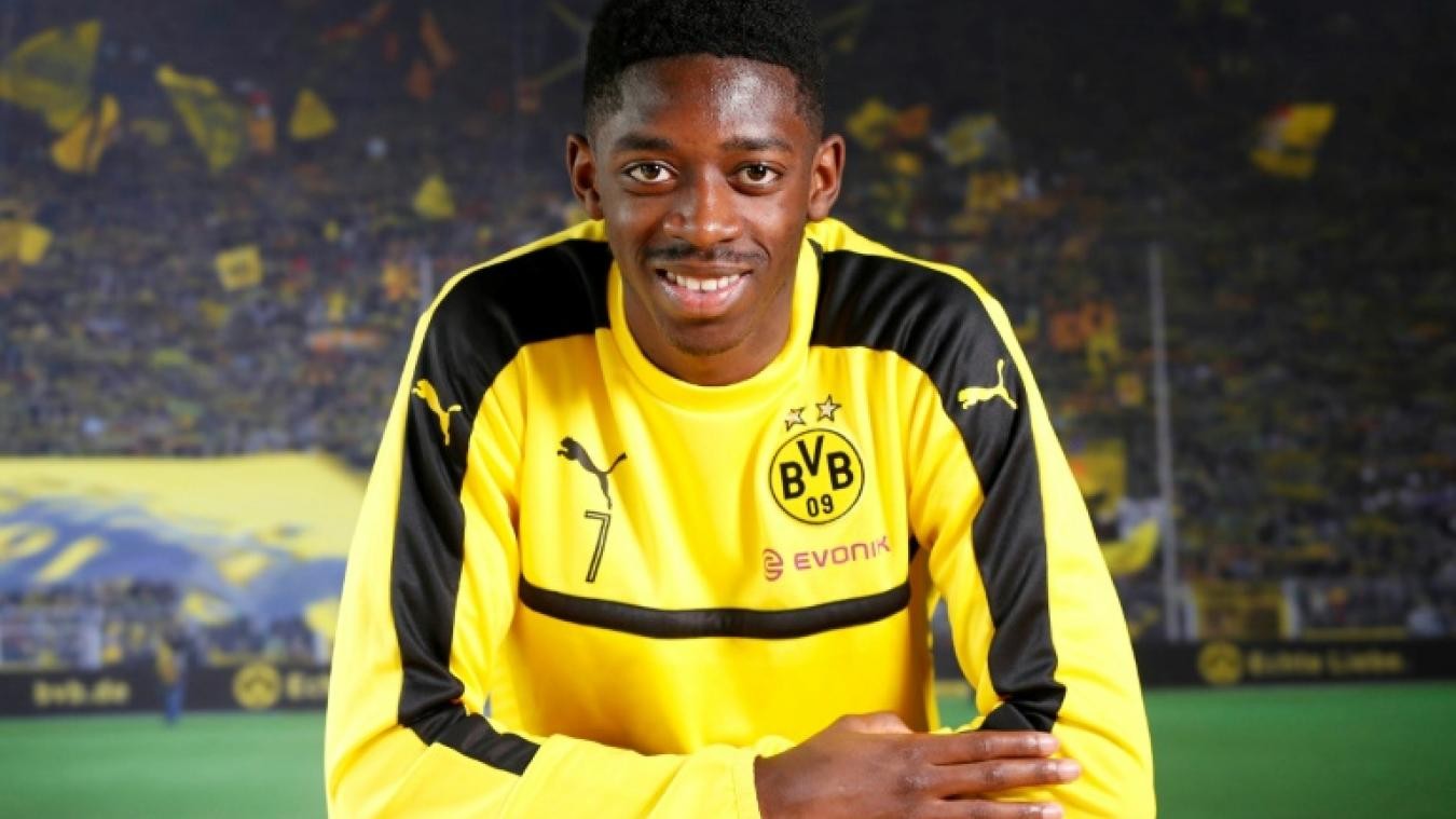 《神圣之门》童话城开启 懵懂少女加冕为王