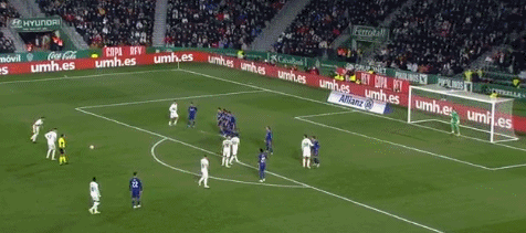 内马尔指责拜仁大将飞铲梅西：你是疯了还是怎么了？