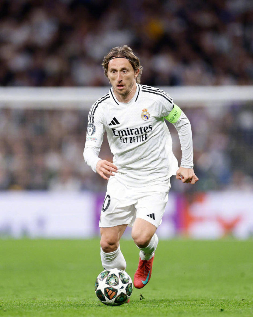 杨瀚森拼抢地板球时后脑勺受到撞击，本人回应：问题不大，谢谢大家关心